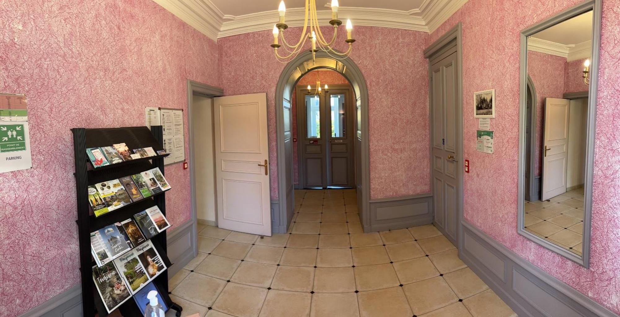 Chateau Du Bourg Saint-Denis-de-Gastines Εξωτερικό φωτογραφία